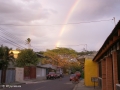 Regenboog boven het kleurrijke stadje Liberia