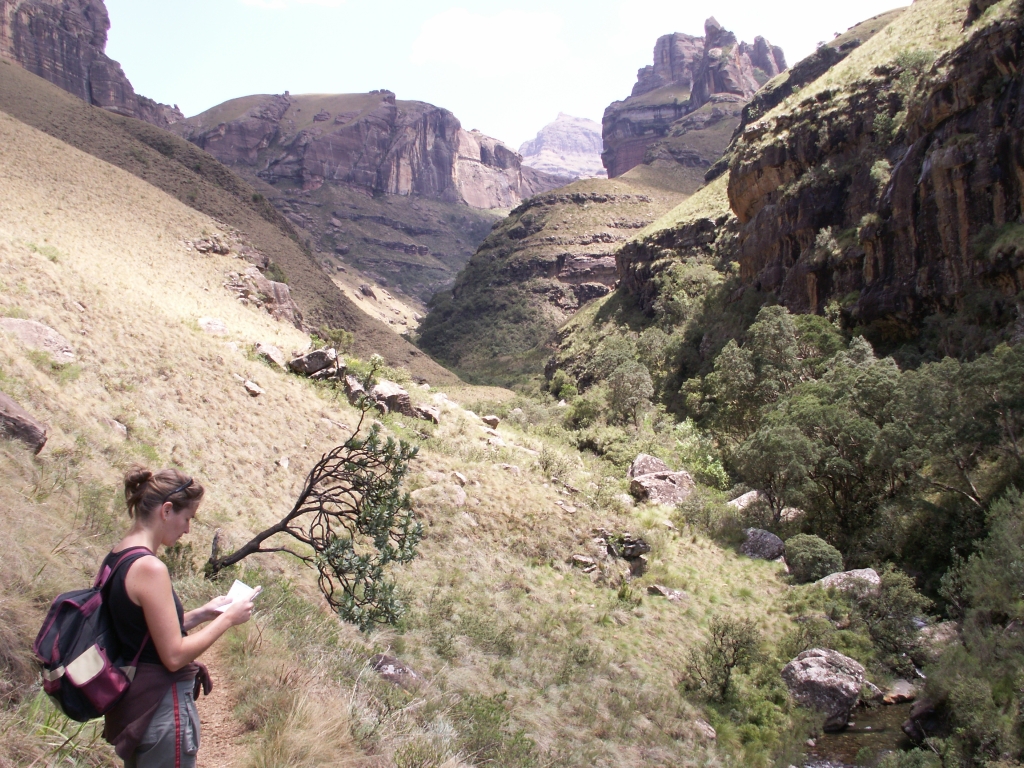 Aan het begin van onze wandeling door de Drakensbergen van Zuid-Afrika.