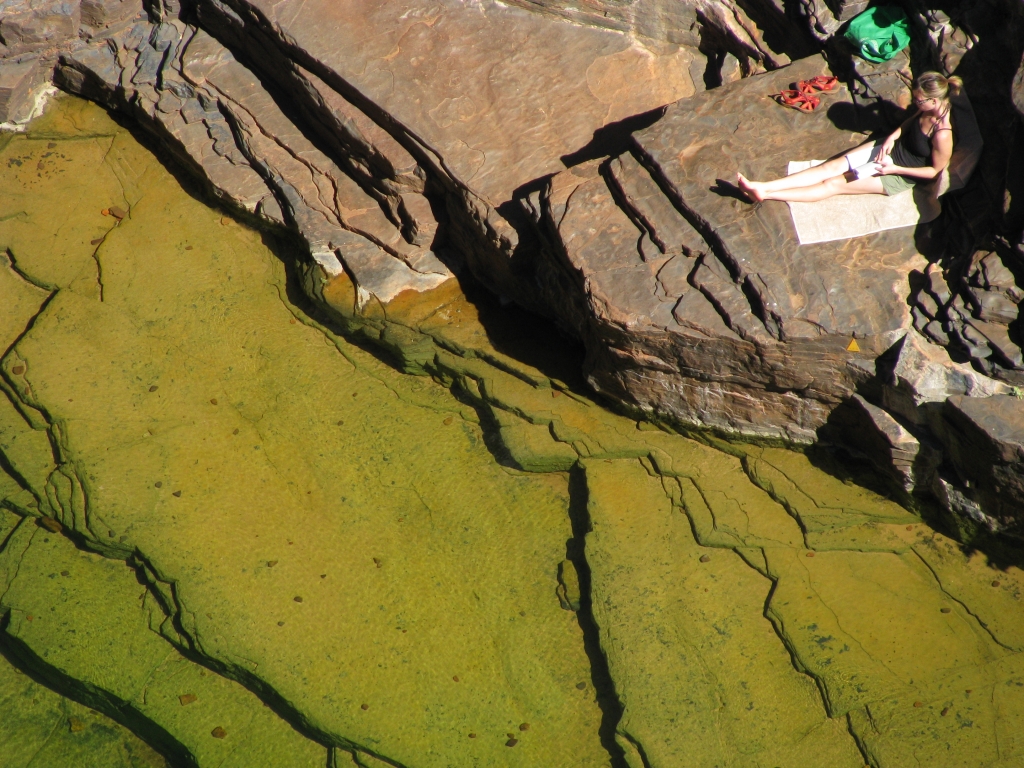Karijini NP - Afdalen tot in de kloof voor een rustig plekje