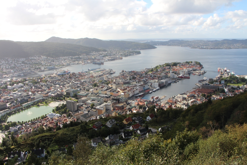 Bergen - Uitzicht op Bergen vanaf de berg Fløyen