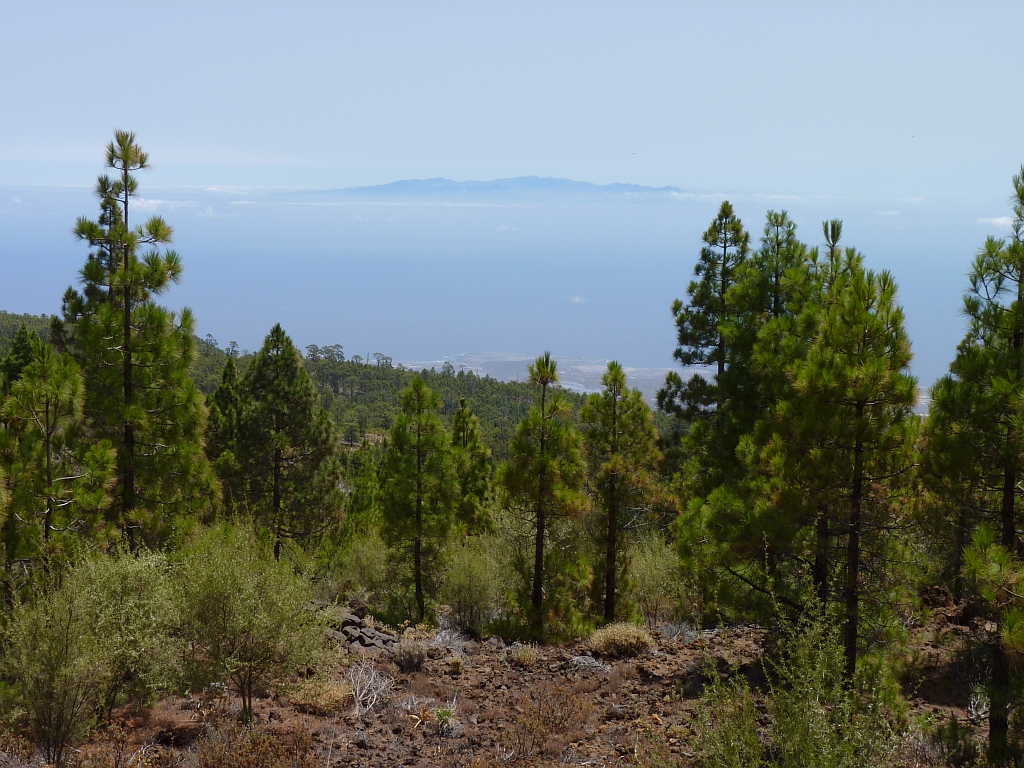 Zicht op La Gomera op de route naar Paisaje Lunar