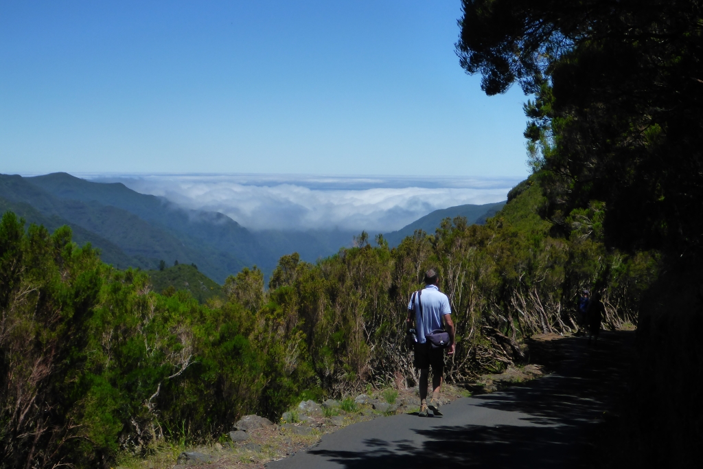 In de verte het wolkendeken over noordelijke Madeira