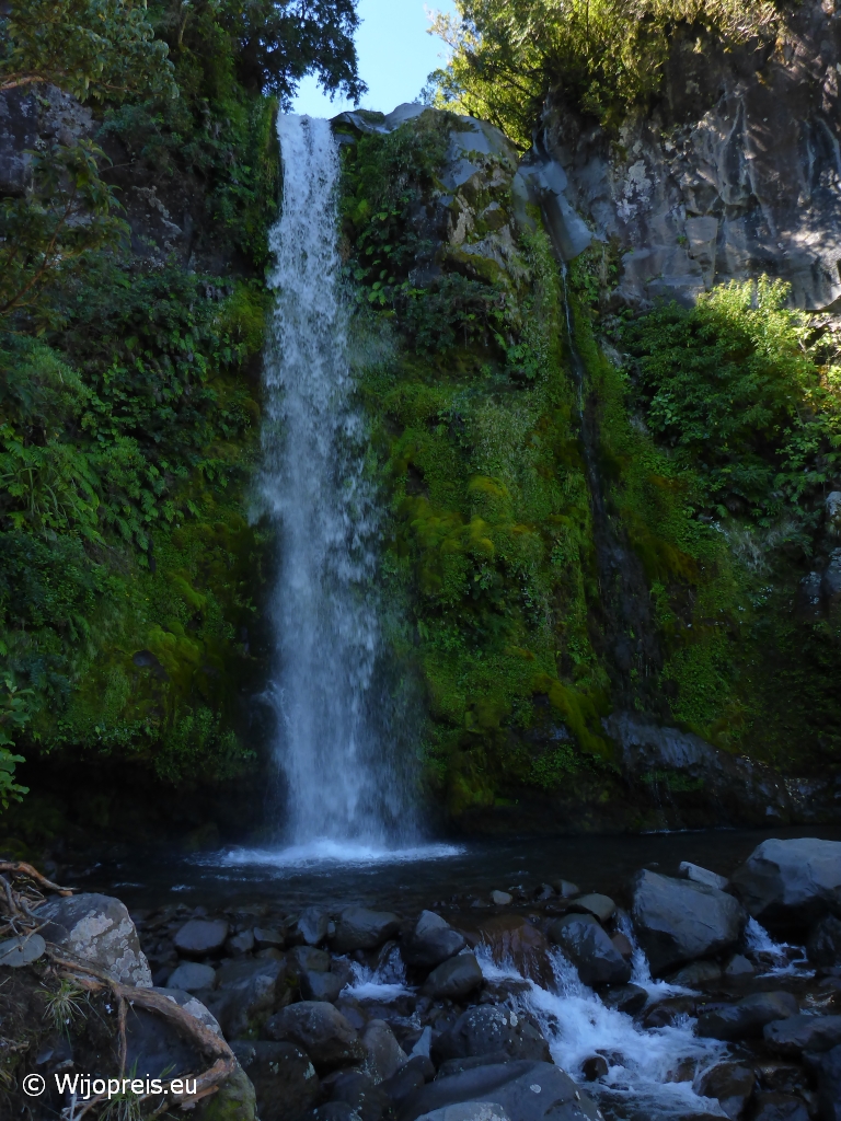 De 18 meter kleine Dawson Falls