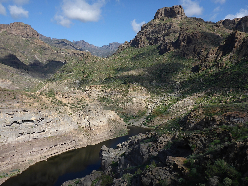 Het grootste stuwmeer van Gran Canaria is nagenoeg leeg