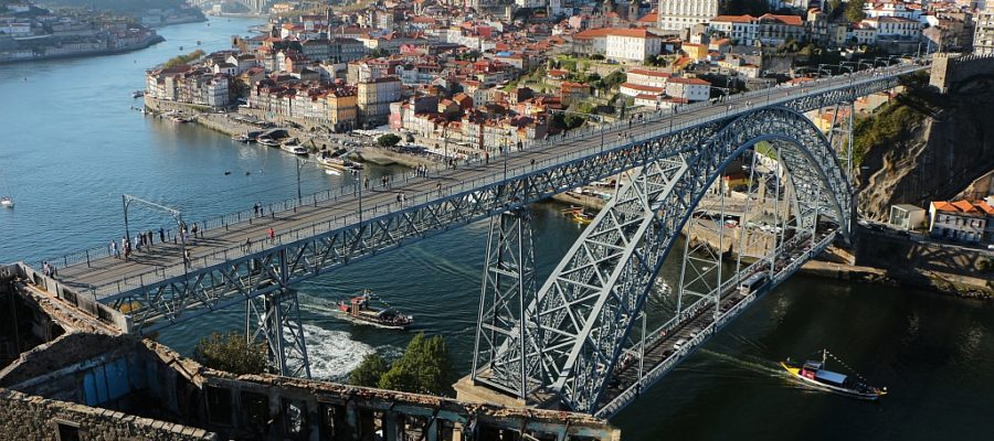De Miradouro da Serra do Pilar torent boven alles en iedereen uit