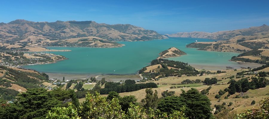 Zicht op Akaroa Harbour vanaf Summit Road